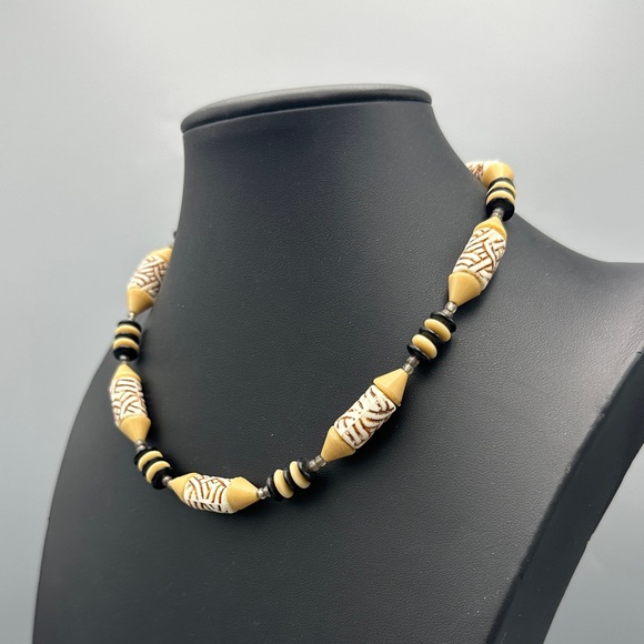 Beaded necklace - Picture 3 of 4